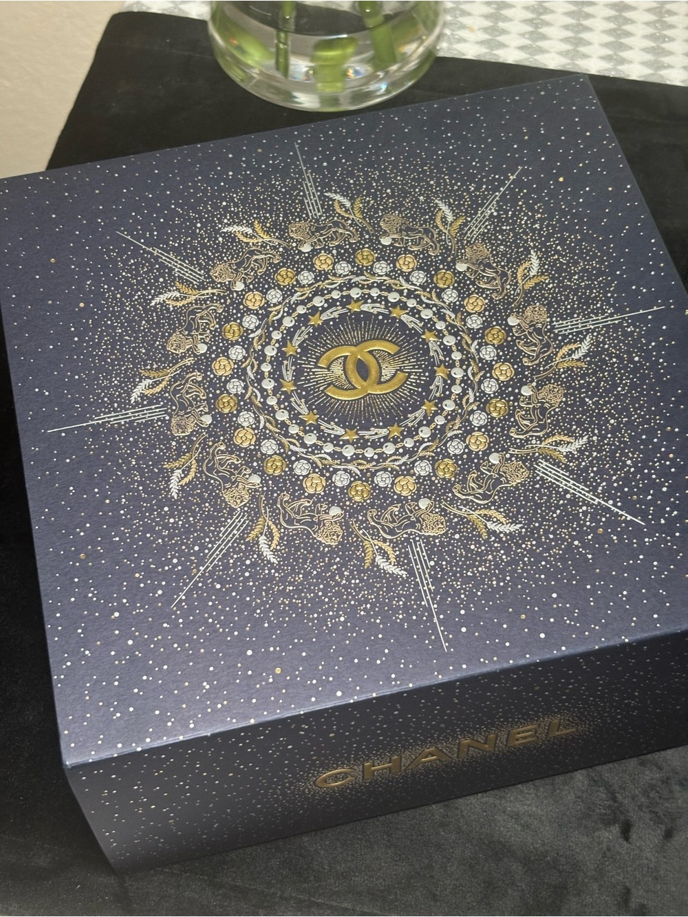 CHANEL Amplified Gaze Makeup Set — Black and Gold Decorative Box - Picture 4 of 10